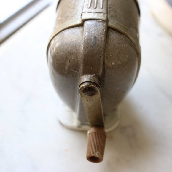 old school pencil sharper. - Picture 4 of 6